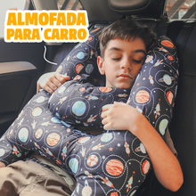 Carregar imagem no visualizador da galeria, Almofada H Bobbie Goods Viagens e Passeios Tranquilos | Varietah Kids™
