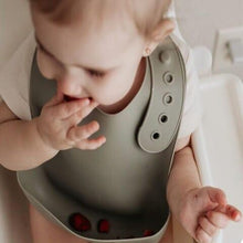 Carregar imagem no visualizador da galeria, Babador de silicone para bebê - Loja Varietah Kids
